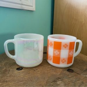 Set of 2 Vintage Federal Glass Milk Glass Mugs